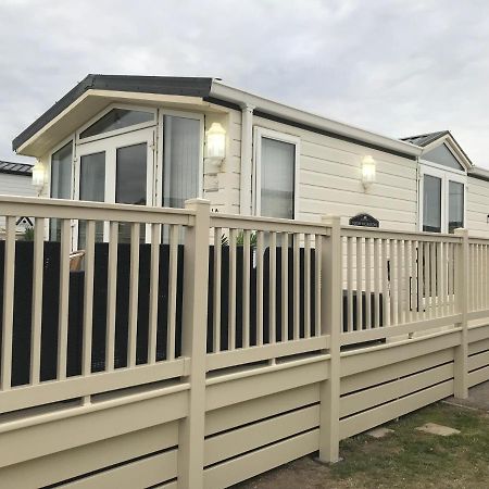 Hot Tub Accommodation North Wales Caravan Rhyl Eksteriør bilde
