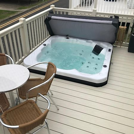 Hot Tub Accommodation North Wales Caravan Rhyl Eksteriør bilde