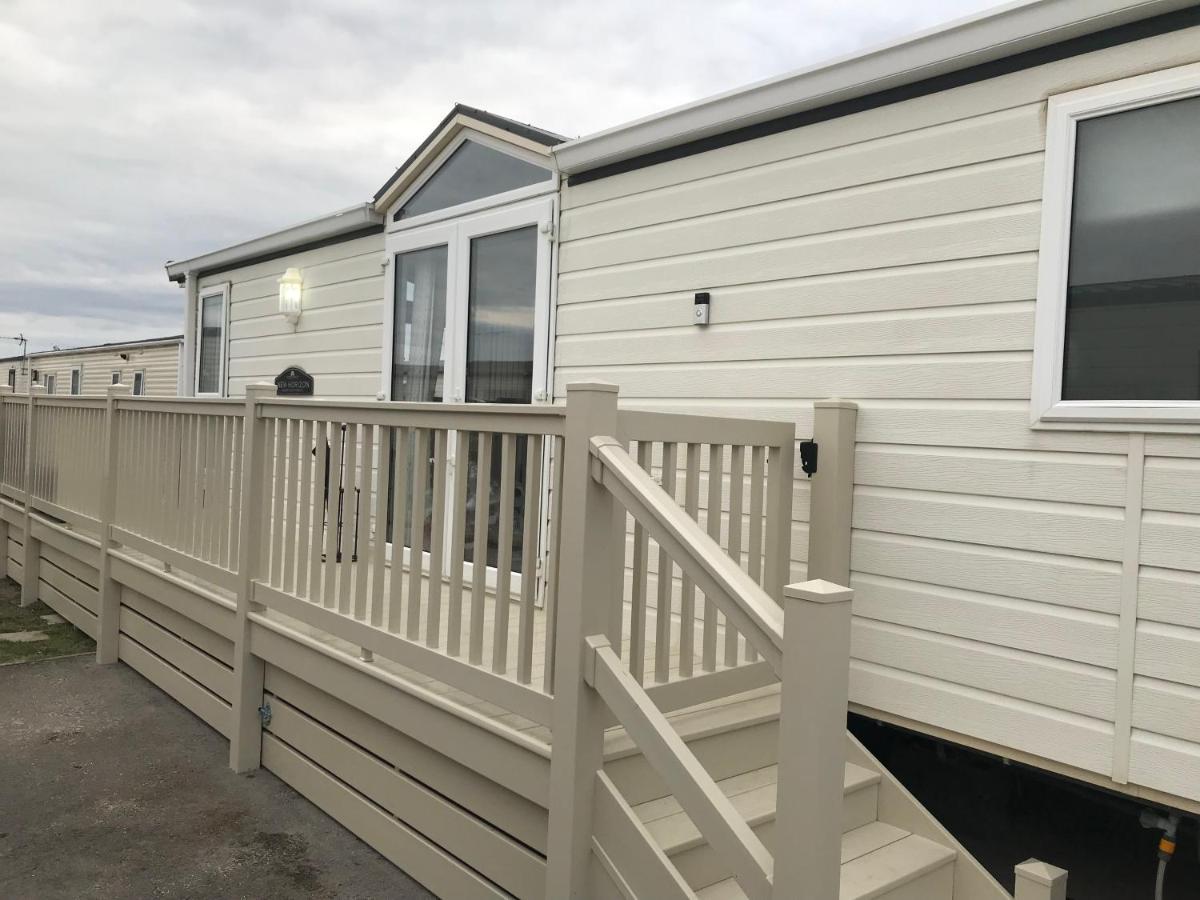 Hot Tub Accommodation North Wales Caravan Rhyl Eksteriør bilde