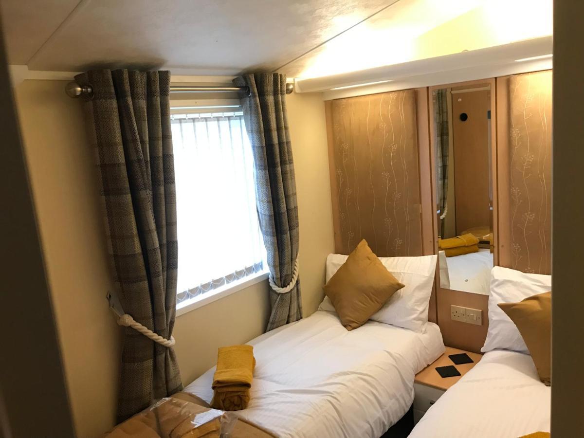 Hot Tub Accommodation North Wales Caravan Rhyl Eksteriør bilde